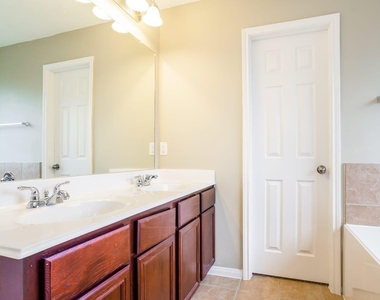1023 Doubletree Glen Drive - Photo Thumbnail 11