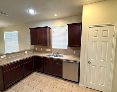 1023 Doubletree Glen Drive - Photo Thumbnail 5