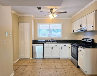2602 N Red Cedar Circle - Photo Thumbnail 4