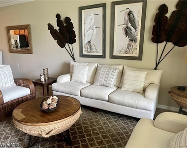 9509 Avellino Way - Photo Thumbnail 15