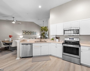 10135 Colonial Country Club Boulevard - Photo Thumbnail 4