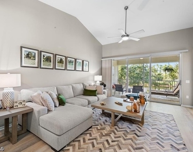 10135 Colonial Country Club Boulevard - Photo Thumbnail 10