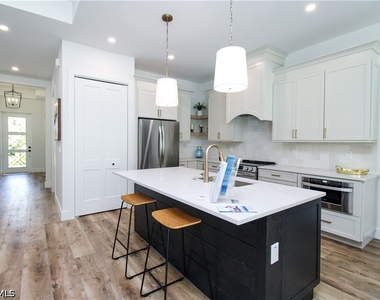7968 Cordoba Place - Photo Thumbnail 10