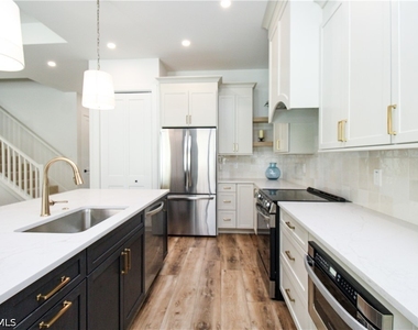 7968 Cordoba Place - Photo Thumbnail 14
