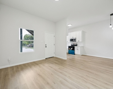 422 New Hampshire Street - Photo Thumbnail 7