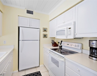 286 4th Street S - Photo Thumbnail 8