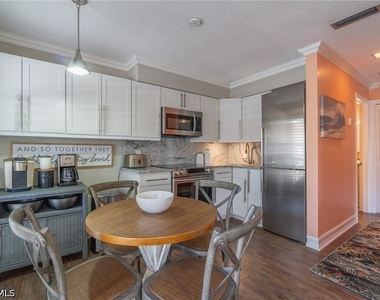 1215 Edington Place - Photo Thumbnail 6