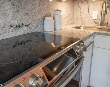 1215 Edington Place - Photo Thumbnail 10