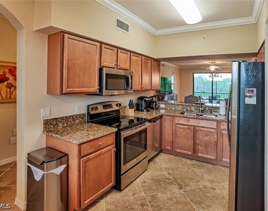 9727 Acqua Court - Photo Thumbnail 6
