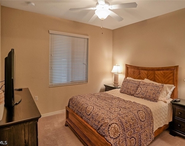 9727 Acqua Court - Photo Thumbnail 12