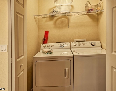 9727 Acqua Court - Photo Thumbnail 14