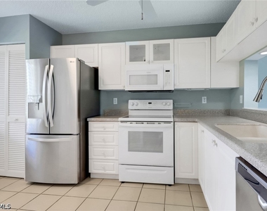 4556 Andover Way - Photo Thumbnail 9
