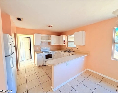 419 Ne 16th Place - Photo Thumbnail 8