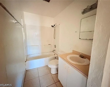 419 Ne 16th Place - Photo Thumbnail 14