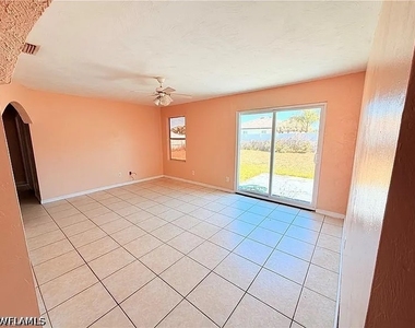 419 Ne 16th Place - Photo Thumbnail 2