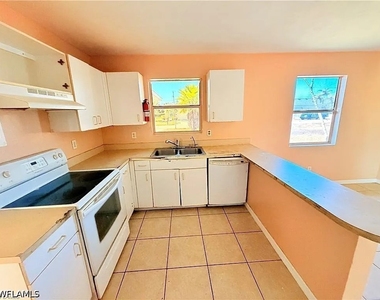 419 Ne 16th Place - Photo Thumbnail 6