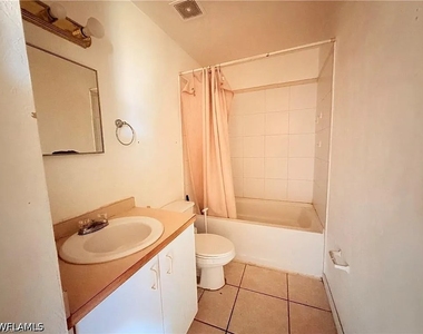 419 Ne 16th Place - Photo Thumbnail 19