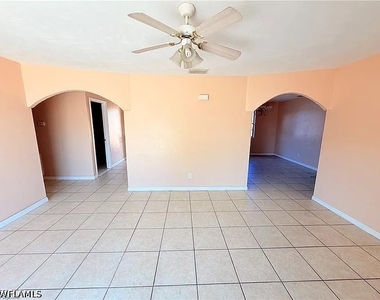 419 Ne 16th Place - Photo Thumbnail 3