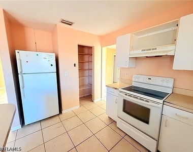 419 Ne 16th Place - Photo Thumbnail 7