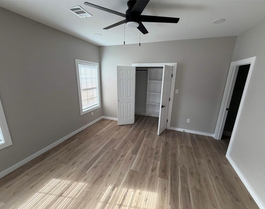 1422 W Willis Street - Photo Thumbnail 4