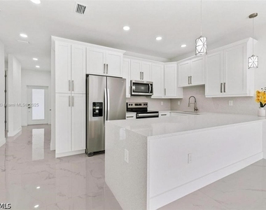 2516 Park Road - Photo Thumbnail 3