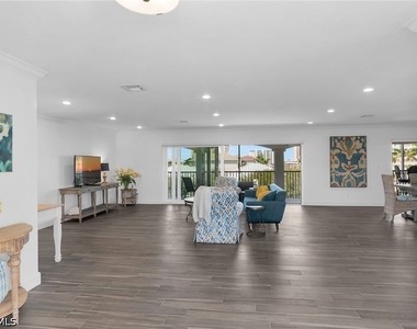 1020 Swallow Avenue - Photo Thumbnail 1
