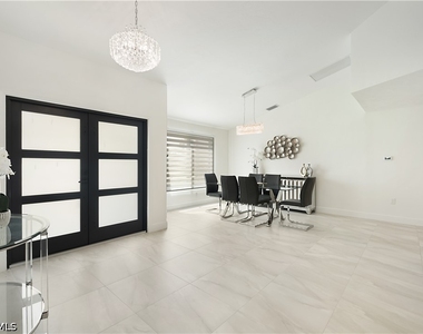 2307 Queens Way - Photo Thumbnail 4