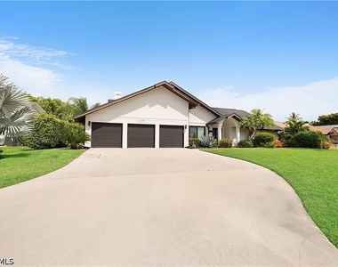 2307 Queens Way - Photo Thumbnail 1