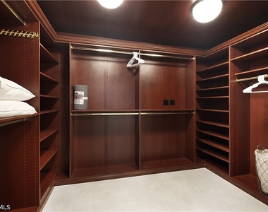 2307 Queens Way - Photo Thumbnail 10