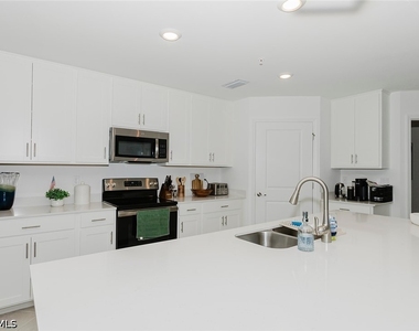 5433 Double Eagle Circle - Photo Thumbnail 10