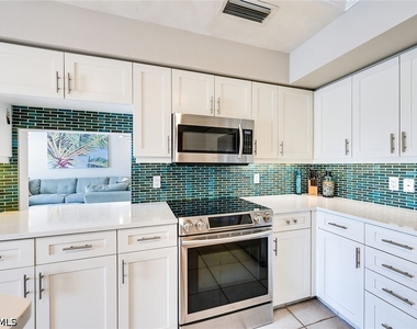 4530 Gulf Shore Boulevard N - Photo Thumbnail 7