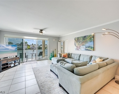4530 Gulf Shore Boulevard N - Photo Thumbnail 2