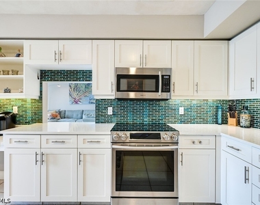 4530 Gulf Shore Boulevard N - Photo Thumbnail 8