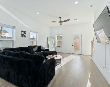 3034 Gray Street - Photo Thumbnail 6
