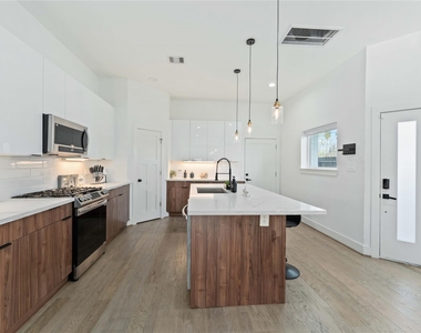 3034 Gray Street - Photo Thumbnail 4