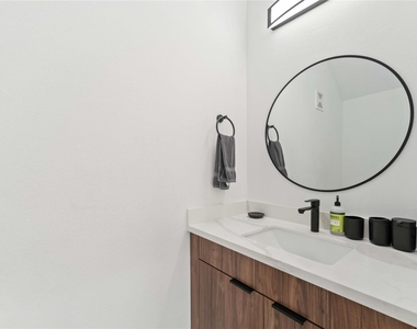 3034 Gray Street - Photo Thumbnail 8