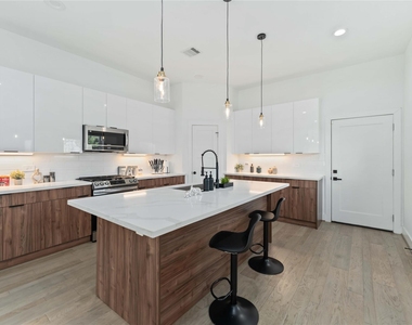 3034 Gray Street - Photo Thumbnail 2