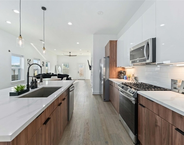 3034 Gray Street - Photo Thumbnail 3