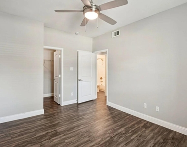 4211 Clay Hill Drive - Photo Thumbnail 7
