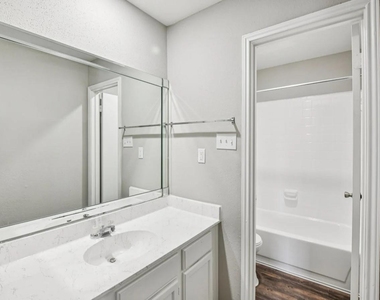 4211 Clay Hill Drive - Photo Thumbnail 13