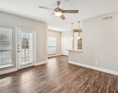 4211 Clay Hill Drive - Photo Thumbnail 4
