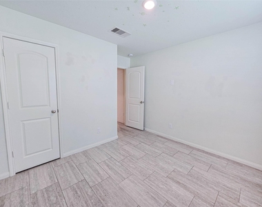 332 Lone Mountain Drive - Photo Thumbnail 20
