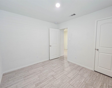 332 Lone Mountain Drive - Photo Thumbnail 17