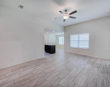 332 Lone Mountain Drive - Photo Thumbnail 5