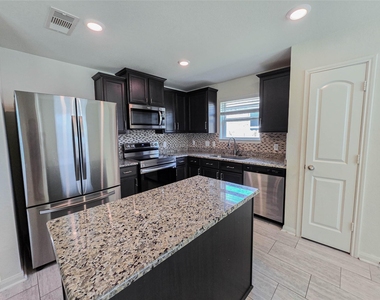 332 Lone Mountain Drive - Photo Thumbnail 7