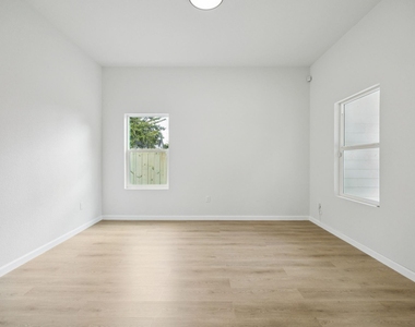 301 Cartersville Street - Photo Thumbnail 13
