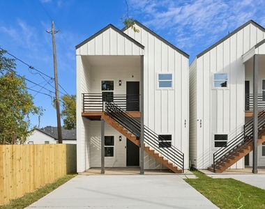 301 Cartersville Street - Photo Thumbnail 1