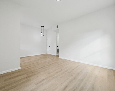 301 Cartersville Street - Photo Thumbnail 22