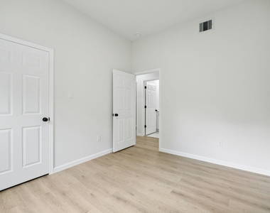 301 Cartersville Street - Photo Thumbnail 12