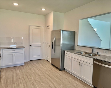 16530 Pine Arrow Drive - Photo Thumbnail 4